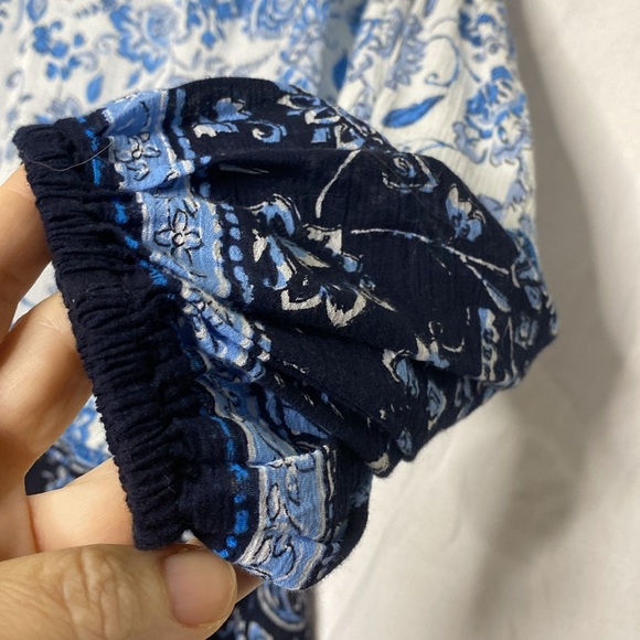 LOFT Peasant Top Women’s SP Flowing Soft & Cool EUC Blue & White Floral Bordered - Picture 3 of 9